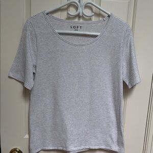LOFT sz L White & gray oatmeal striped tee 95% cotton; 5% spandex modern classic